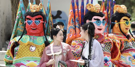 Modern ways to revive intangible cultural heritage China