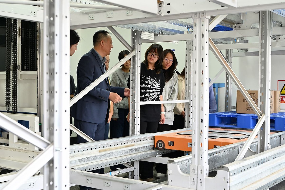Students at Hohhot Minzu University learn the operating principles of shuttle robots.The university’s School of Intelligent Science was established in 2023 and began operations in 2025.