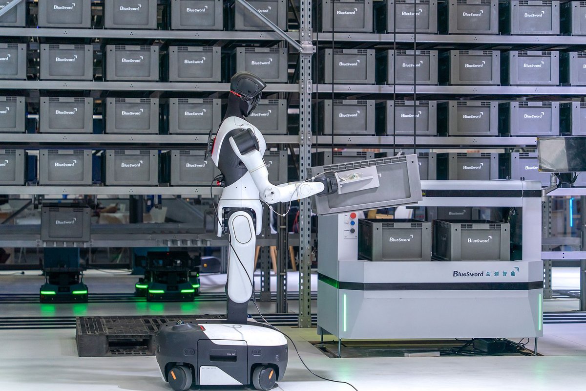 a robot from Shandong-based Blueswords sorting parcels