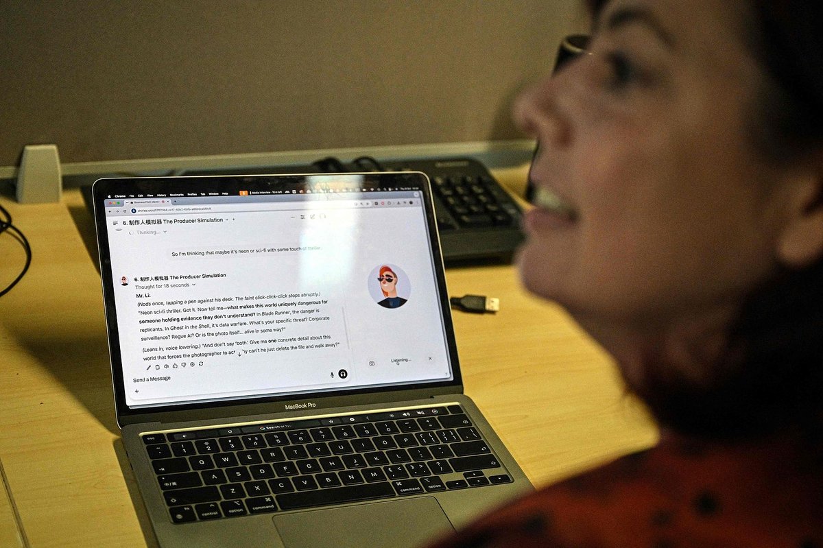 Odet Abadia Gomez, head of AI Future Imaging Research Center at the Shanghai Vancouver Film School, demonstrates use AI tools to write story pitches for producers, English micro-drama screenwriters