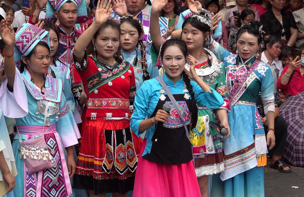 A singer dressed as Liu Sanjie, the “Goddess of Singing” from the Zhuang ethnic legend in Guangxi. Folk song contests are a major part of the Sanyuesan celebration