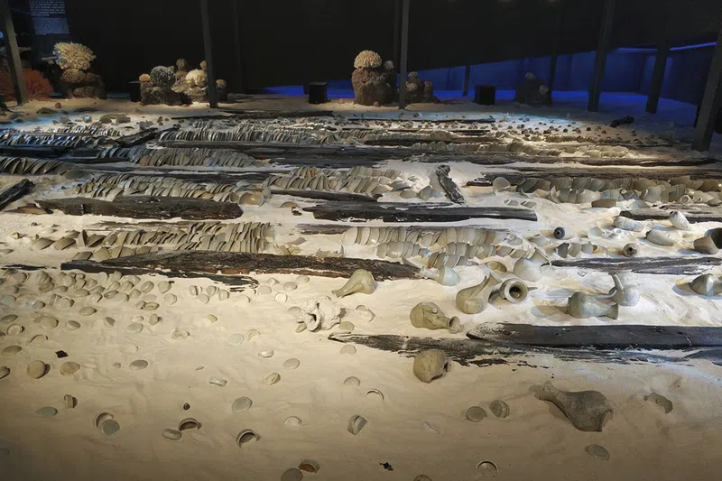 reconstructed shipwreck of Huaguangjiao I, China (Hainan) Museum of the South China Sea, song dynasty ship