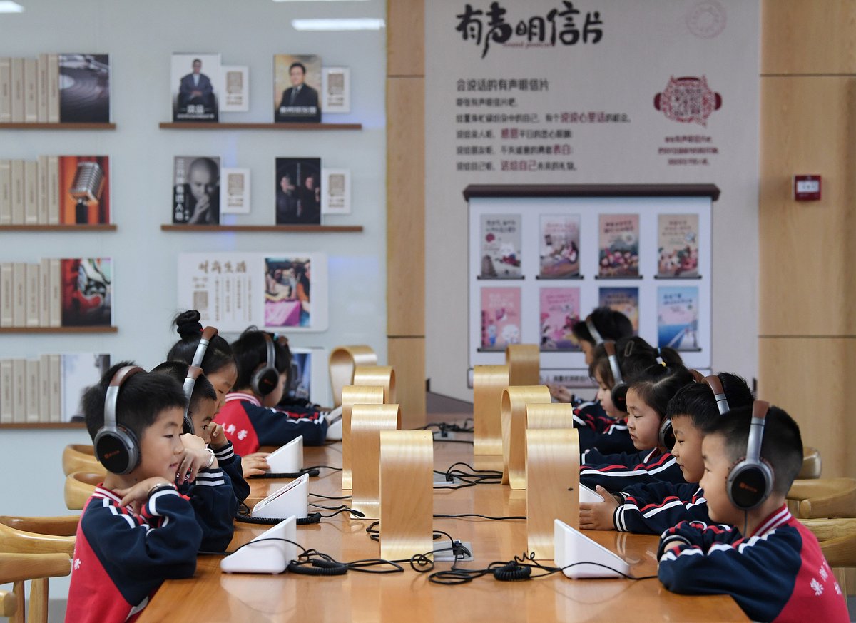 Chinese children listening to audio books in Anhui province on World Book Day