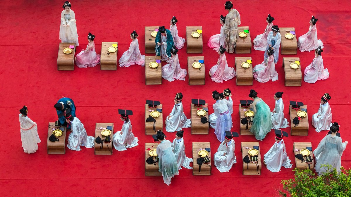 In Anyue, Sichuan, a traditional Tang-style coming-of-age ritual was held in the tradition of the ancient Shangsi Festival