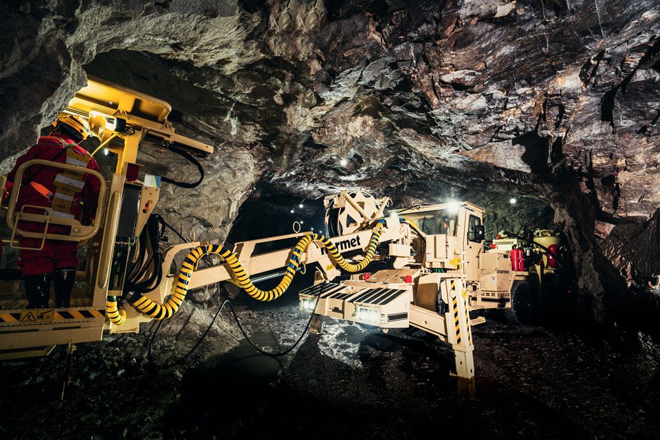 A mining machine working 360 meters underground, Smart Mining in China