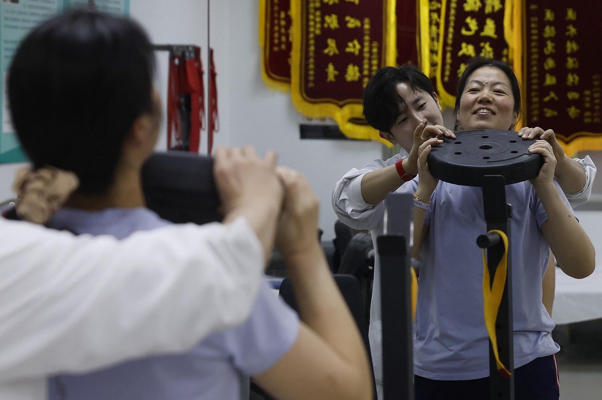 A therapist guides a resident through strength-training exercises at a weight-management clinic in a community hospital in Shanghai