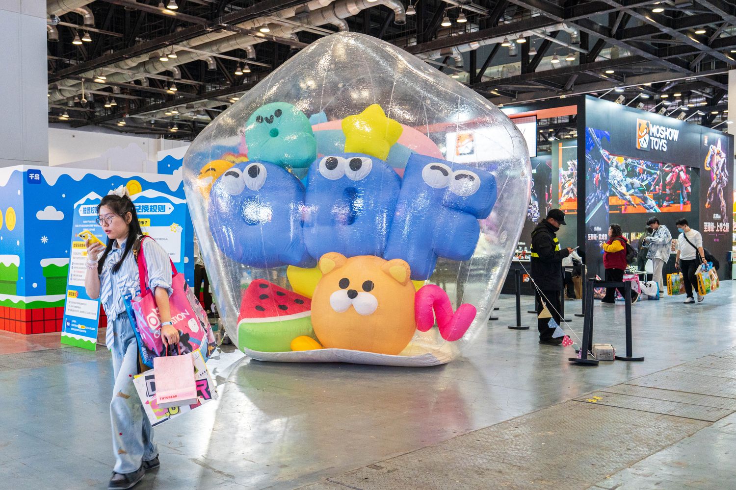 The event is co-hosted by Qiandao, a platform for trading second-hand designer toys and collectibles