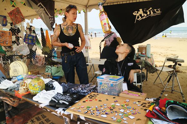 A Chinese flea market next to the beach. 