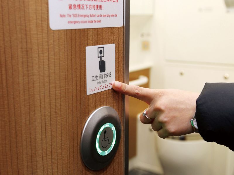 More Braille signage in public areas is needed to help the visually impaired in China