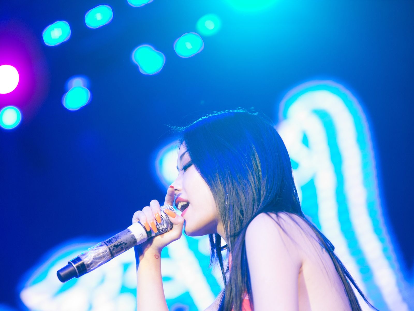 Vinida singing in Fuzhou