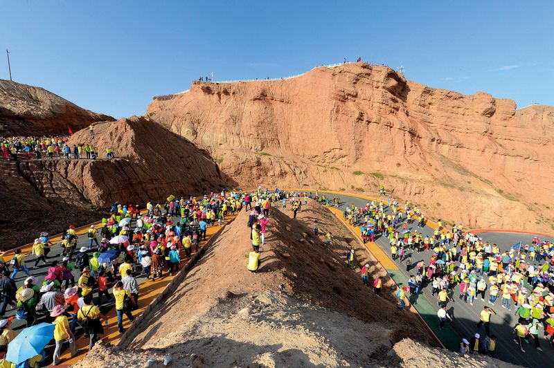 China's outdoor sports include the Yellow River Stone Forest Park 100K ultramarathon, China's outdoor sports boom