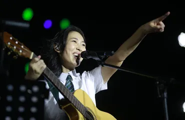 Joanna Wang playing at a concert