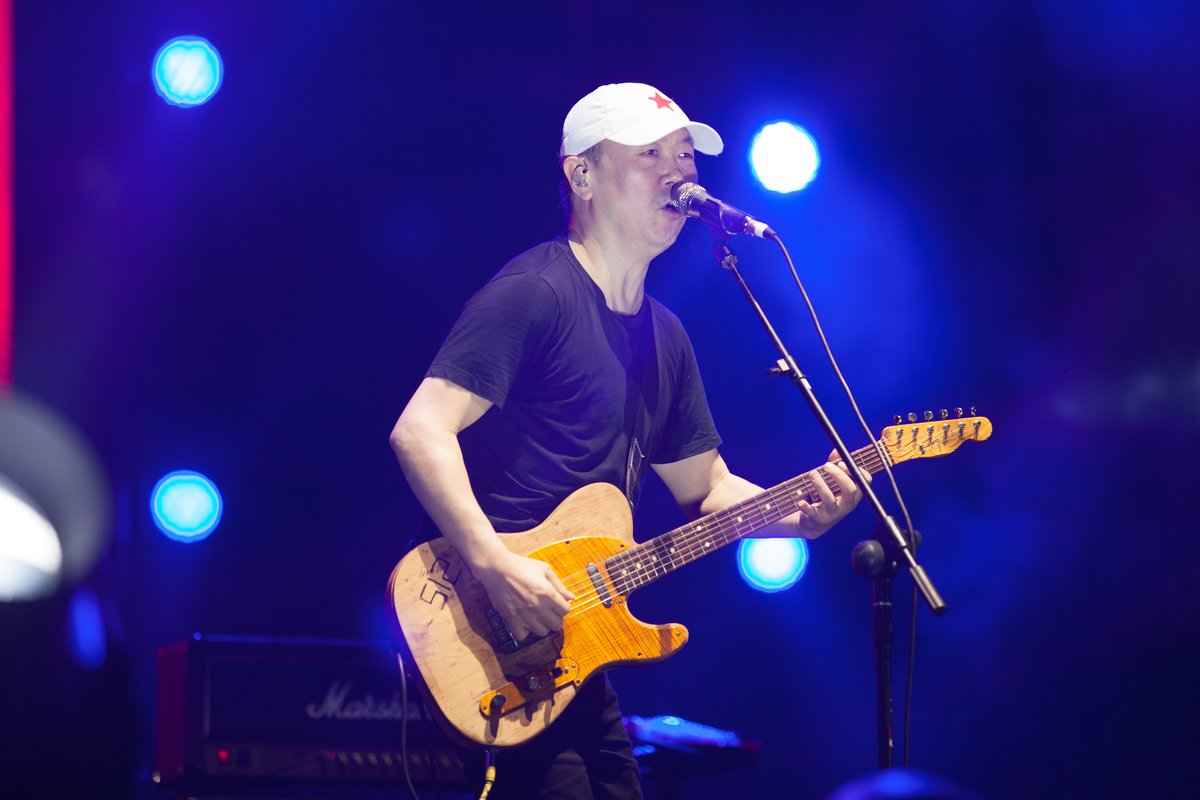 Cui JIan performing at he 2018 Suzhou Midi Music Festival