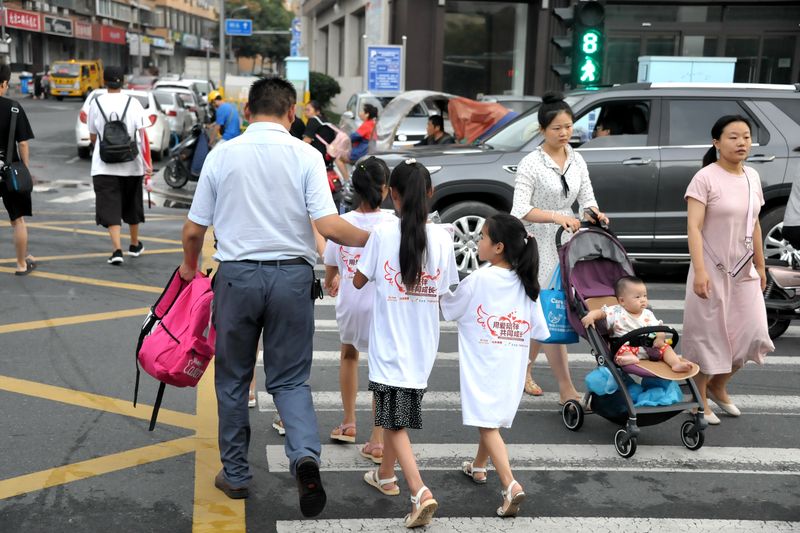 Parents and children crossing the street in Jinan, Shandong