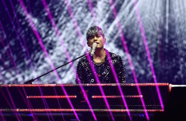 Jay Chou performing