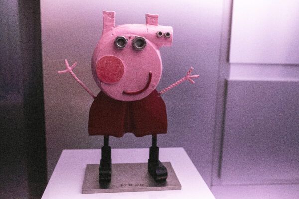 A Peppa pig lookalike sculpture made by Chen Mingqiang called "Handmade". 