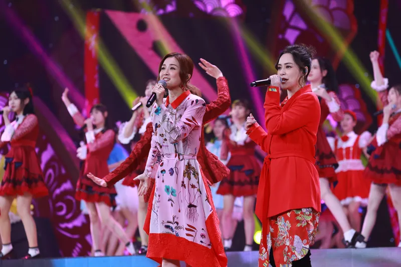 Hong Kong girl group Twins and singer Joey Yung share the stage at Guangdong TV's Spring Festival Gala. Provincial TV stations now put on their own editions of the Gala, usually featuring local celebr