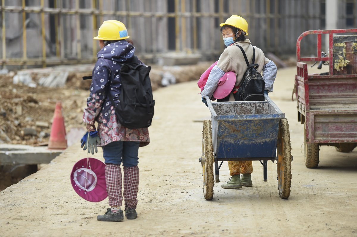 Women are comparatively rarer than men at temporary labor markets, but can still be found doing various jobs on construction sites