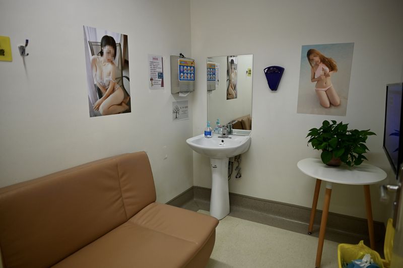 A sperm donation room similar to the one Gao experienced