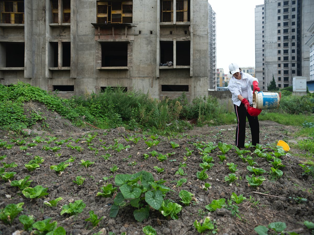 Chinese residents moved in unfinished buildings, often due to the developers' lack of fund or even bankruptcy, which is common in the past decade, challenges renovating Chinese residential buildings