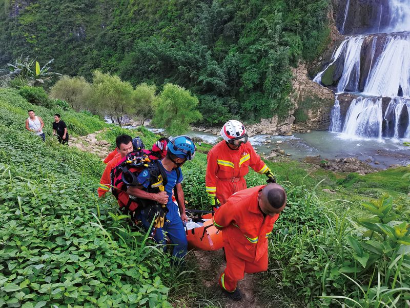 Rescue organizations have helped with emergencies such as cable car malfunction, wingsuit flight crashes, and spelunking accidents in the past year, China's outdoor sports boom