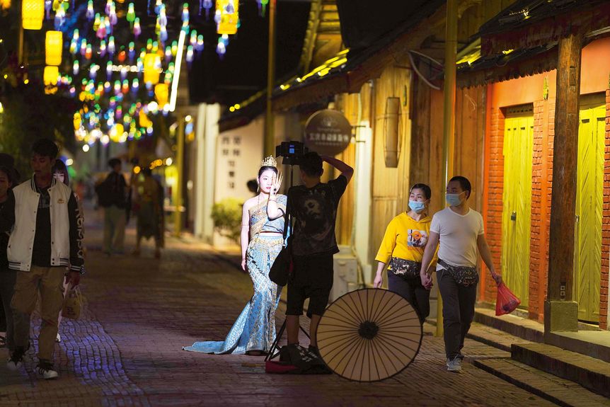 In recent years, tourists taking photos in ethnic costumes has become a popular social media trend, often associated with tags like “exotic”