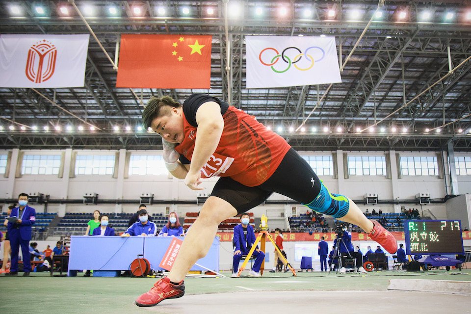 Gong Lijiao competing in a event during the 2020 Tokyo Olympics