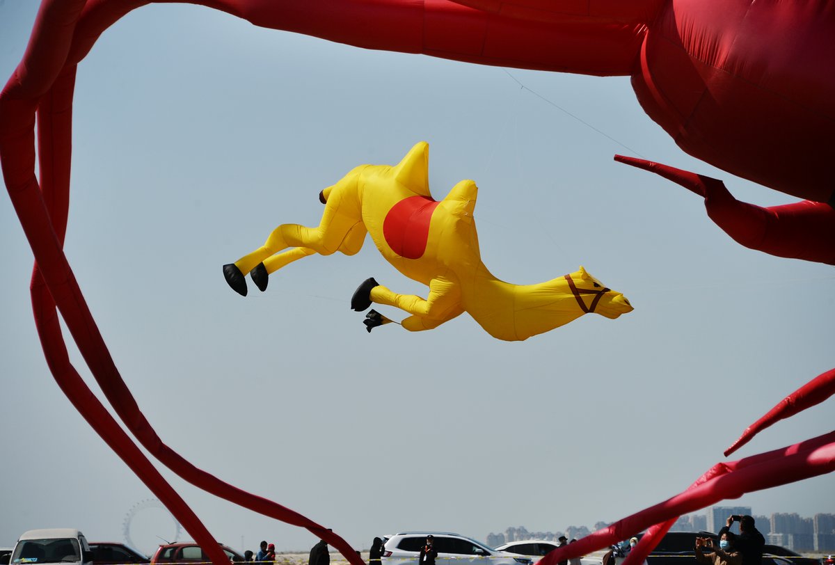 Nowadays, kitemakers in Weifang can make kites of any shape of size