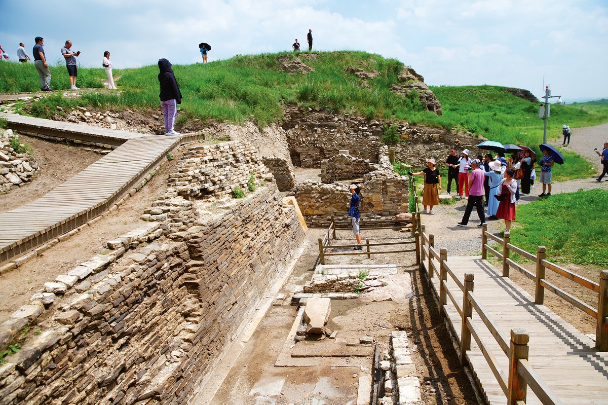 Ruins of Shangdu’s legendary palace attract many visitors, though the entire city burned to the ground after the fall of the Yuan