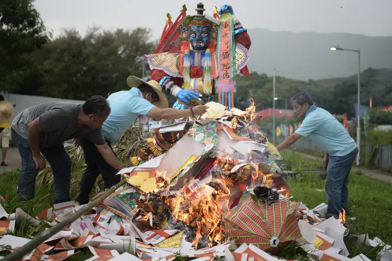Offerings for a deity at Zhongyuan Festival