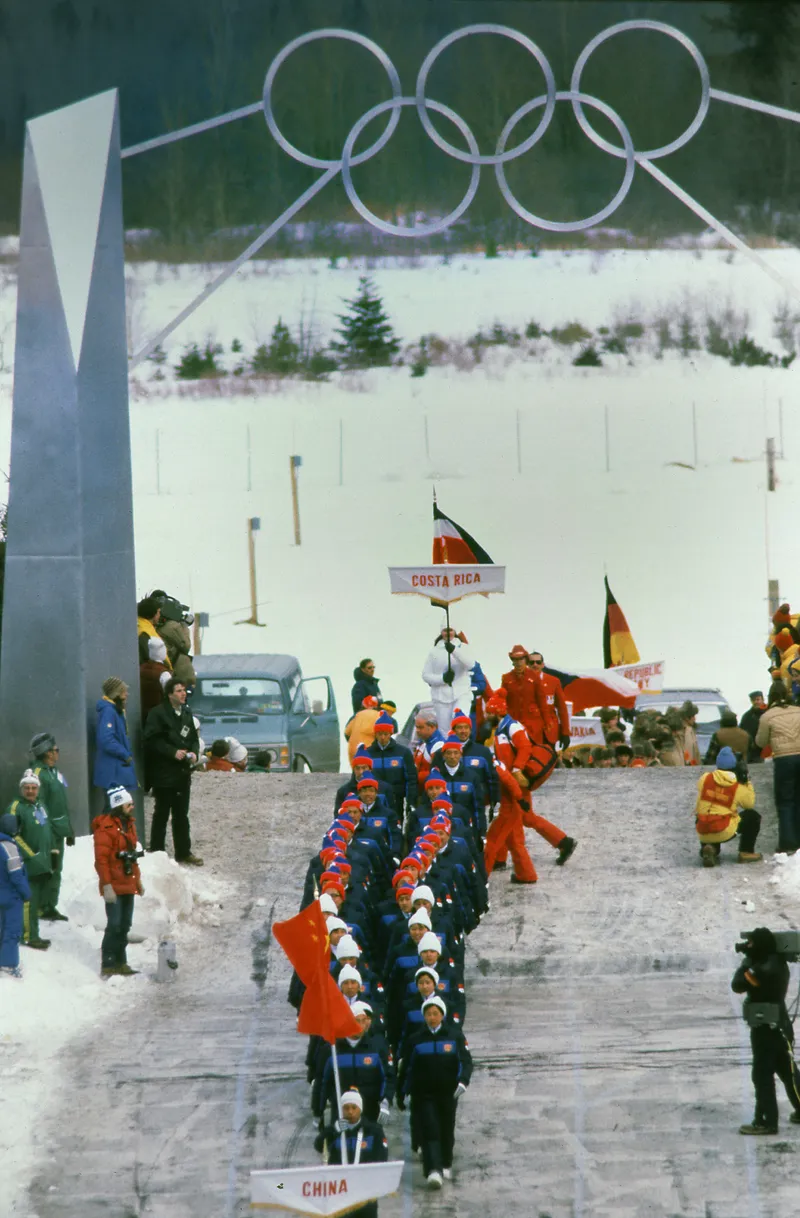 The Chinese delegation marching during the Opening Ceremony of the Olympics in Lace Placid in 1980. (VCG)
