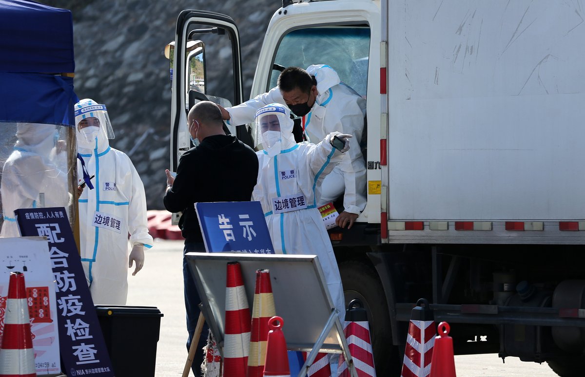 Epidemic control point in Dongcheng, Guangxi province