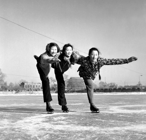 skaters at Shichahai 1954
