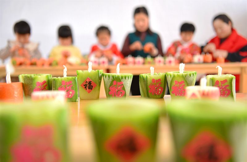 Students making radish lanterns in Zibo, Shandong