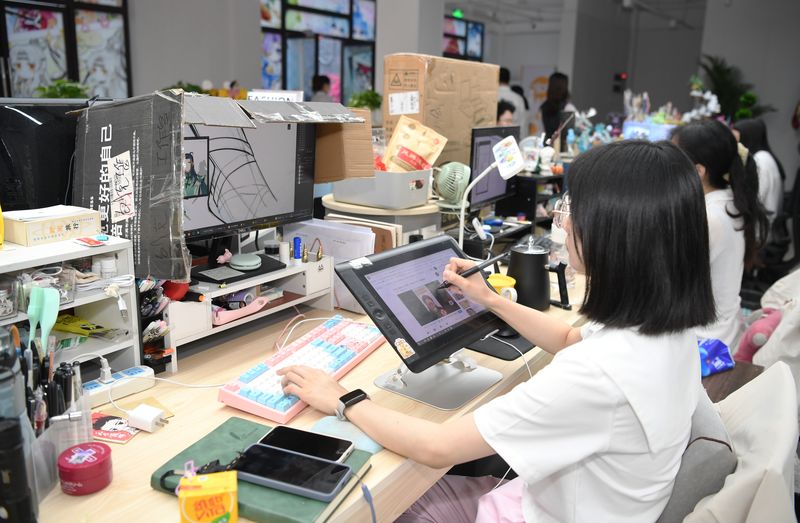 Female game maker at work, Chinese game developers, Chinese indie game makers struggle
