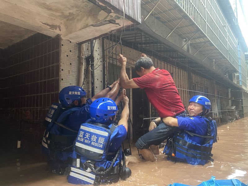 flood in Chongqing, the Blue Sky Rescue Team, volunteers