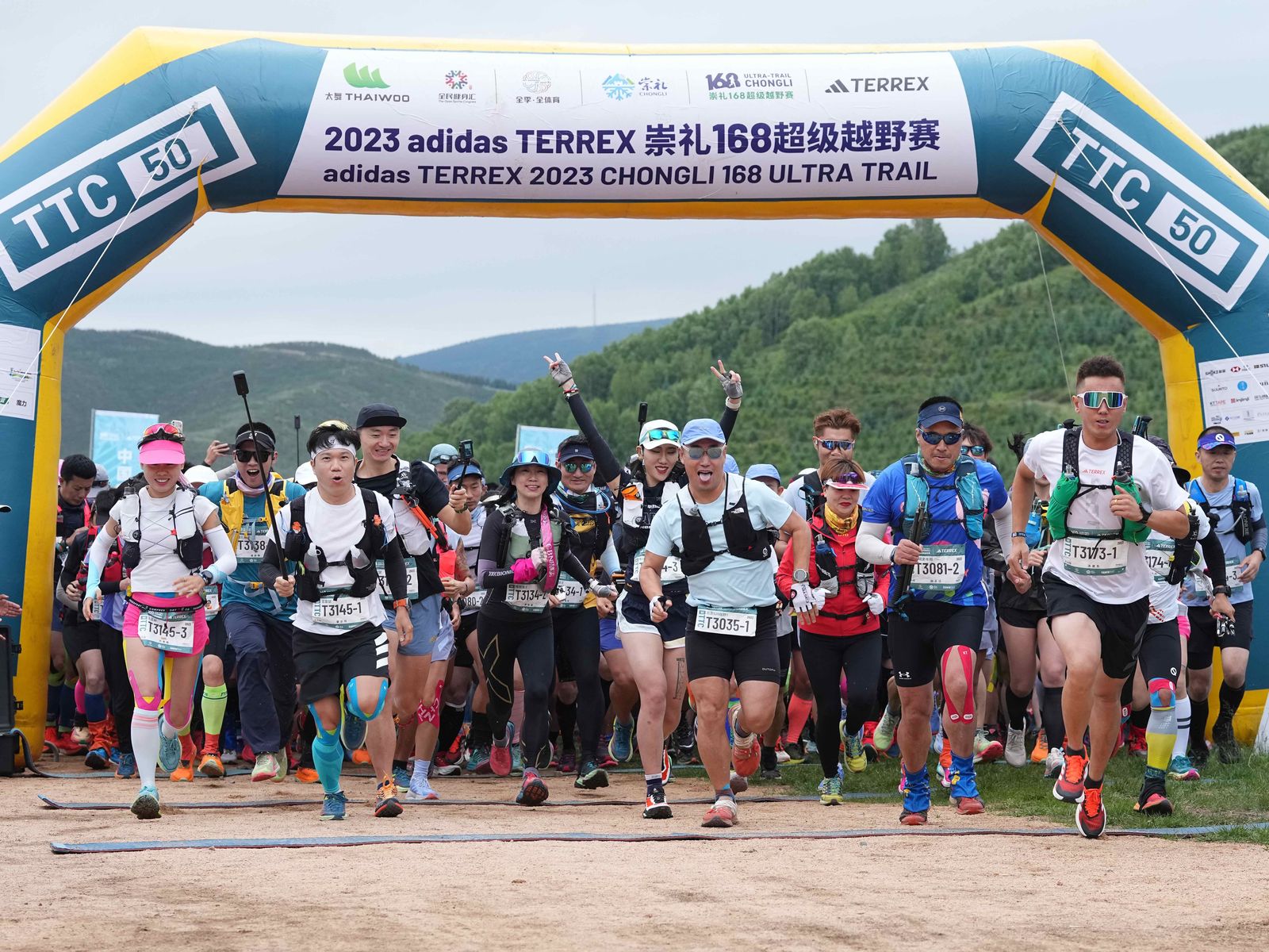 Trail runners begin the Chongli 168