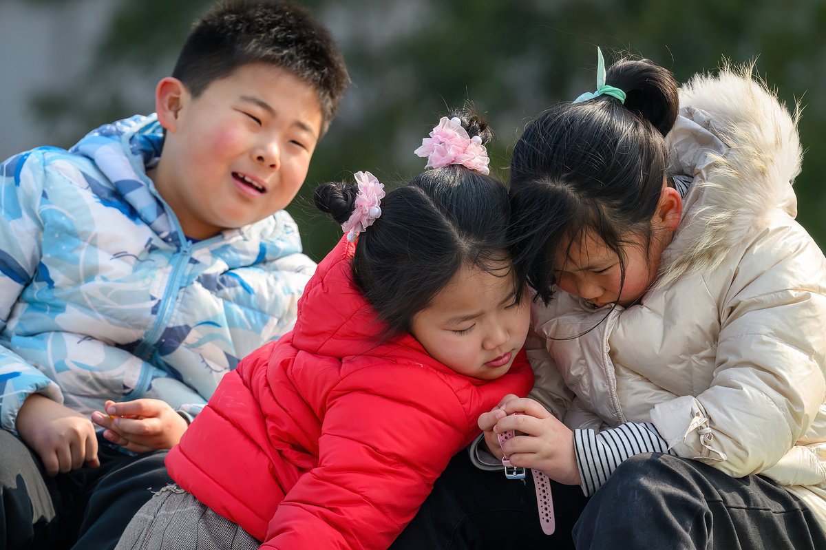 smartwatches, children social circle, technology and human interaction