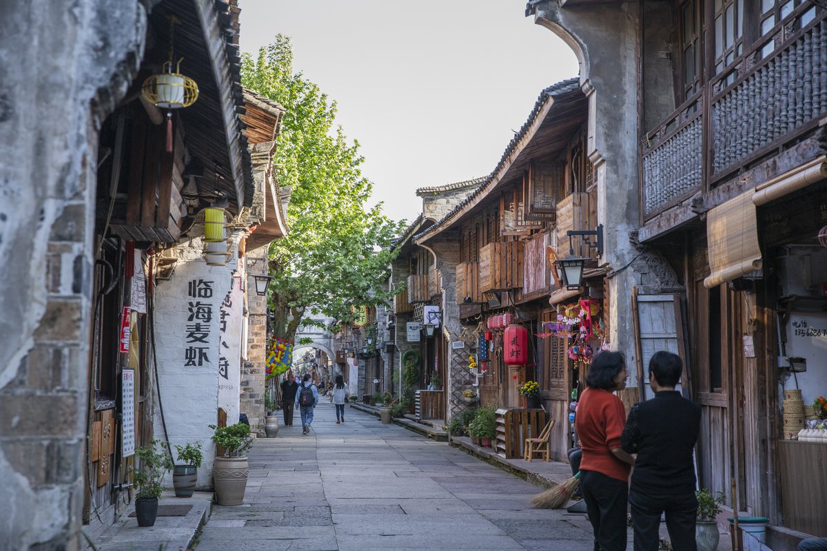 Chinese tourist sites are generic with similar buildings, food, and souvenirs, China's reverse travel holiday trend