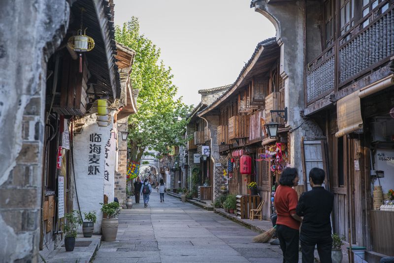 Chinese tourist sites are generic with similar buildings, food, and souvenirs, China's reverse travel holiday trend