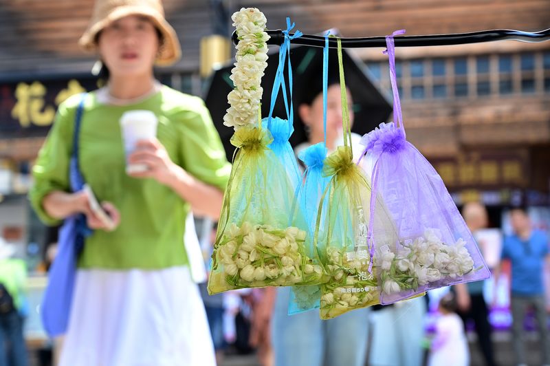 Jasmine flower bracelets sold in tourist sites