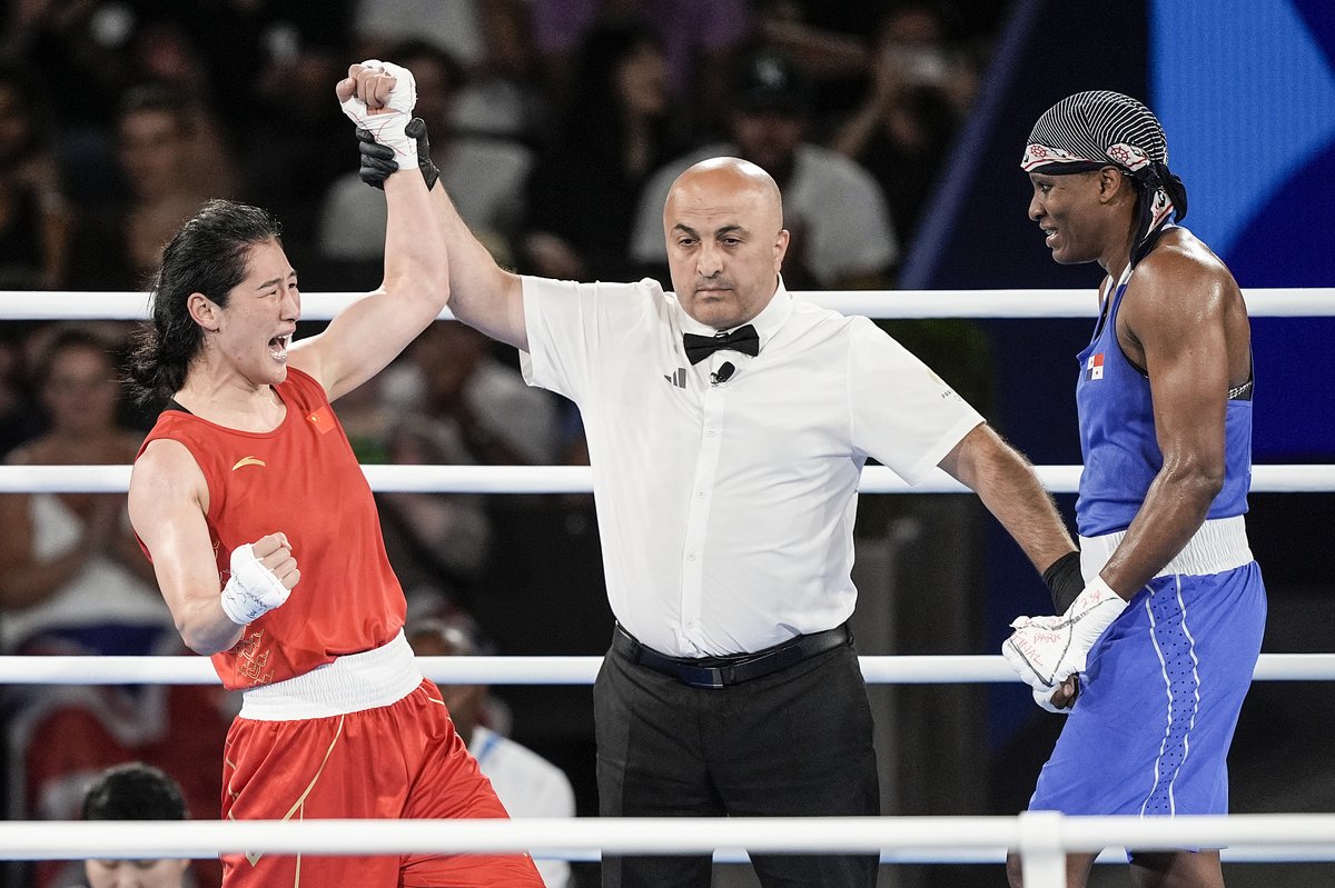 China middleweight boxer gold medalist Li Qian and Panama’s Atheyna Bibeichi Bylon