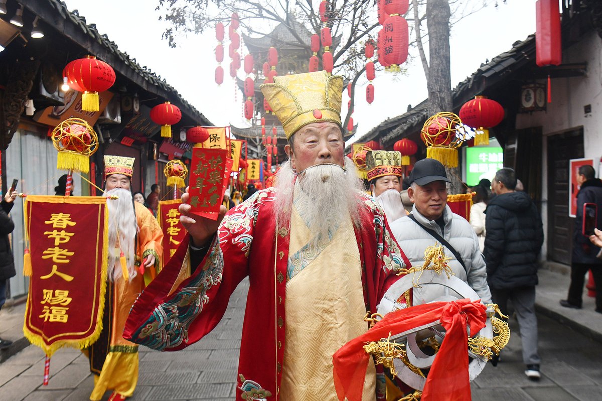 Spring Festival Grandpa, Chinsee Santa Clause