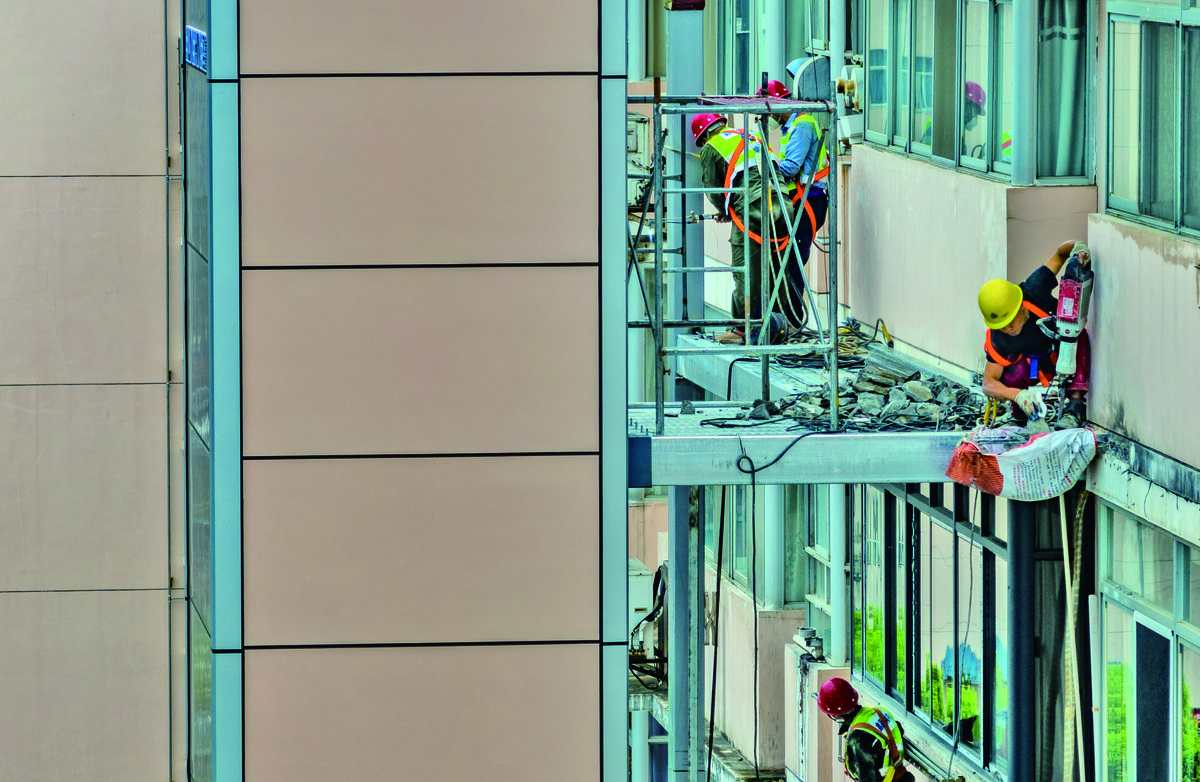 Installing elevators remains one of the most challenging issues in renovating old residential complexes, with disputes over safety, cost, and the use of public space