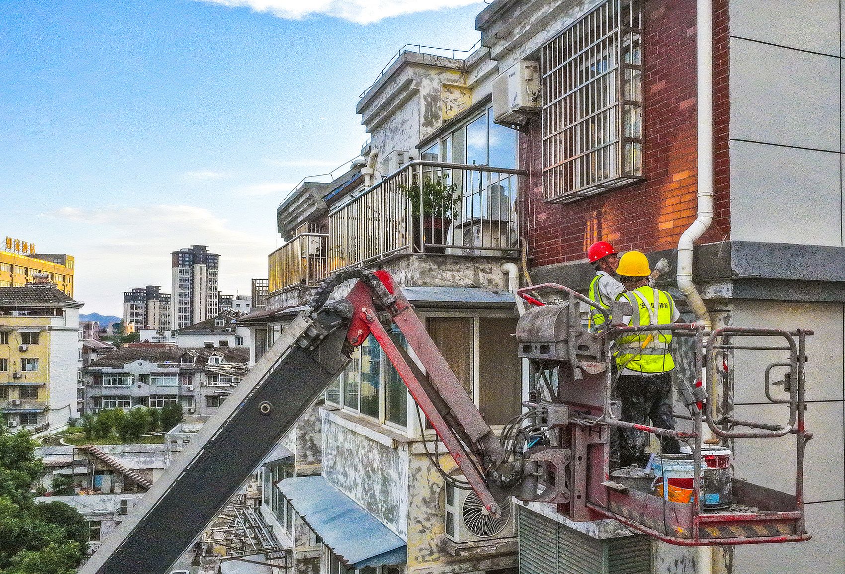 なぜ中国の都市住宅の建物が「古い」成長し、改修するのが難しいのですか？