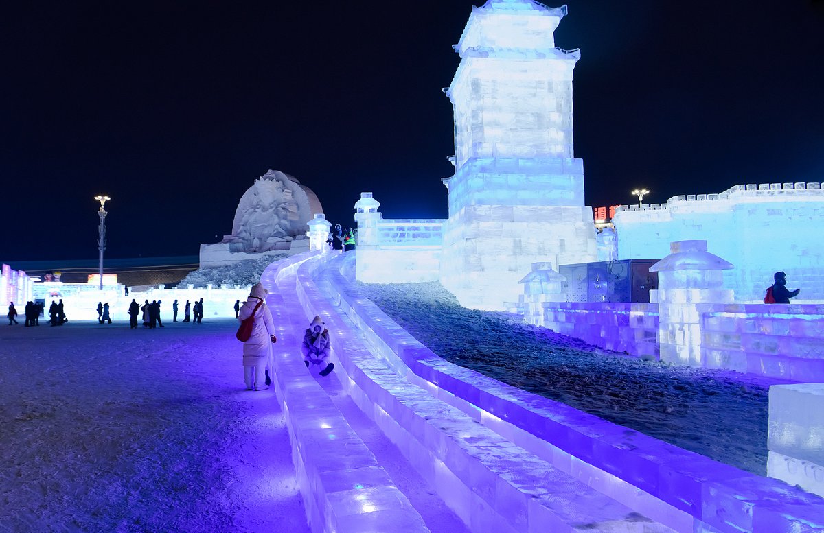 ice slides, ice activities, Great Wall at Harbin Ice-Snow World