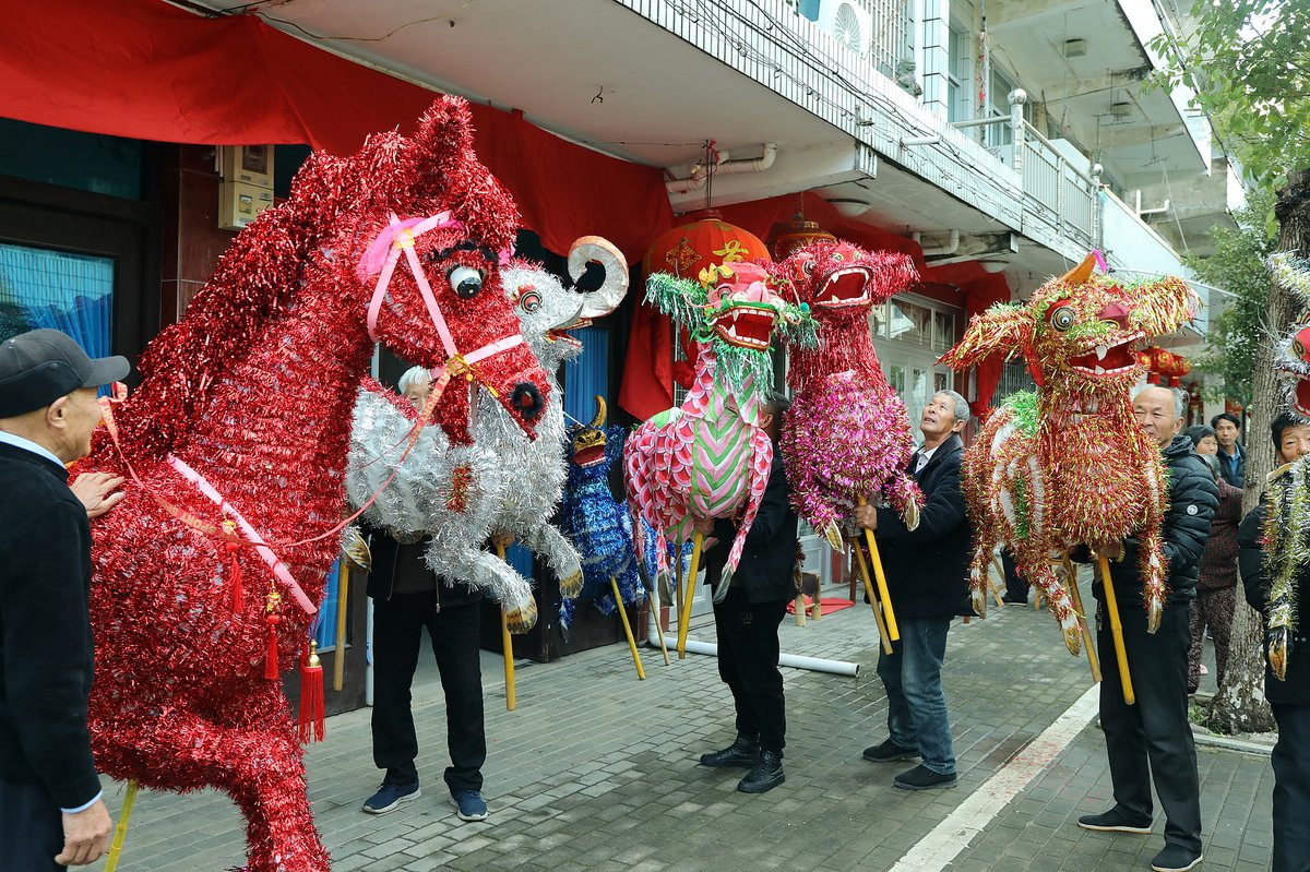 horse lanterns crafted by locals from Wenling, Zhejiang