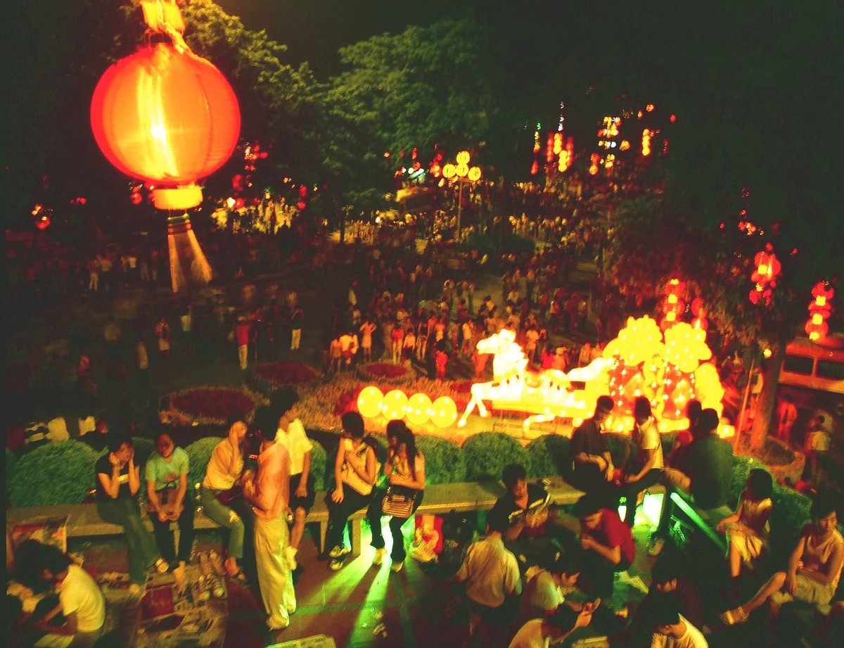 Locals fill a park in Guangzhou on the night of the Mid-Autumn Festival in 2002
