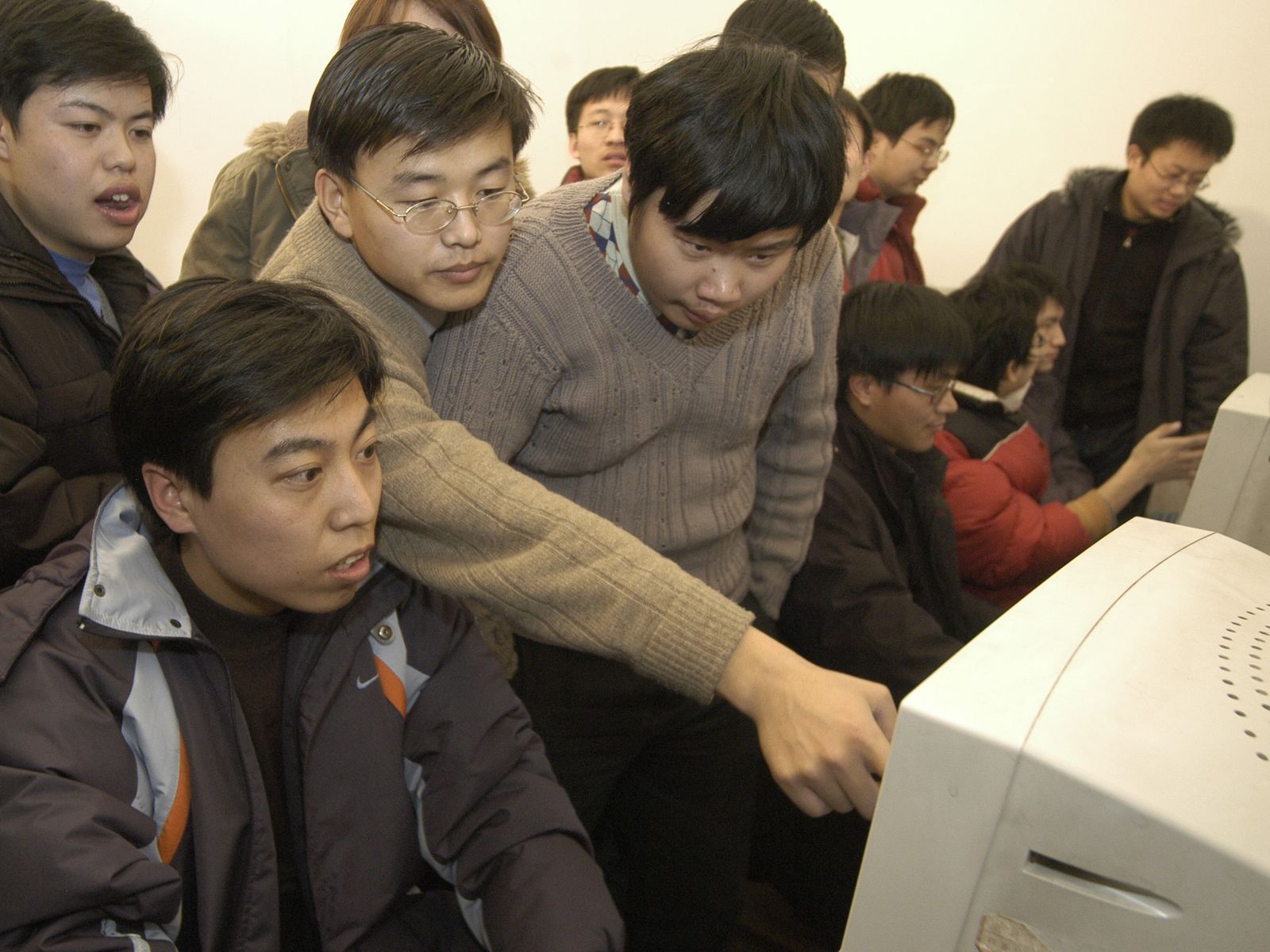 Harbin Institute of Technology students surfing the internet