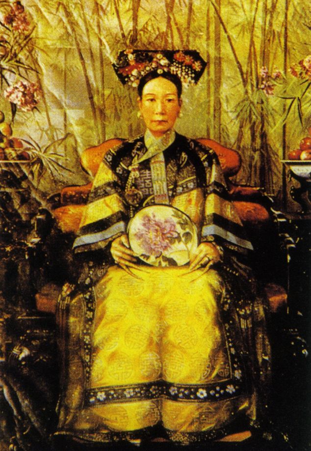 Empress Dowager Cixi was infamous for her extravagant nail guards  (VCG)